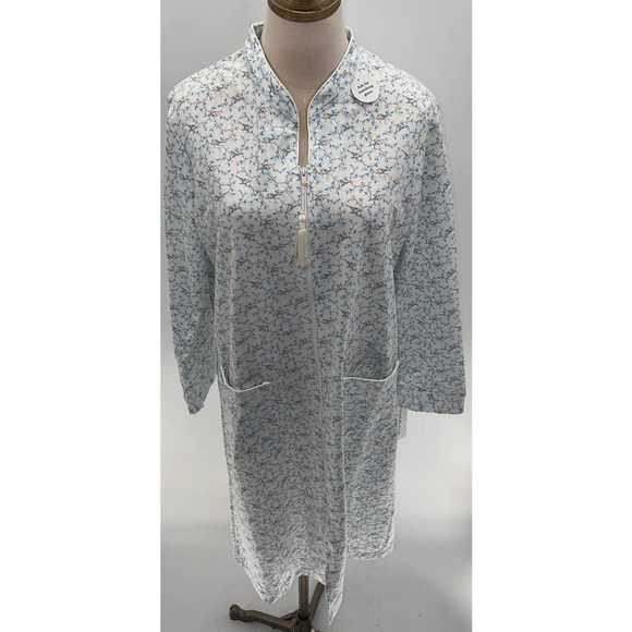 Miss Elaine White with Print Zip Up Night Gown NWT- S - Picture 10 of 12